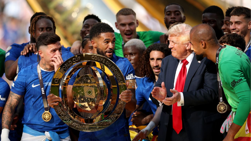 Donald Trump gây bất ngờ tại lễ trao cúp FIFA Club World Cup